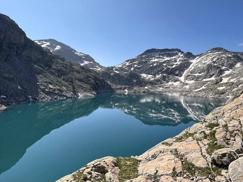 Randonn&eacute;e 5 jours Pyr&eacute;n&eacute;es, Randonn&eacute;e au Vignemale : une boucle originale de 5 jours entre la France et l&rsquo;Espagne – les Pyr&eacute;n&eacute;es Grandeur Nature&nbsp;!