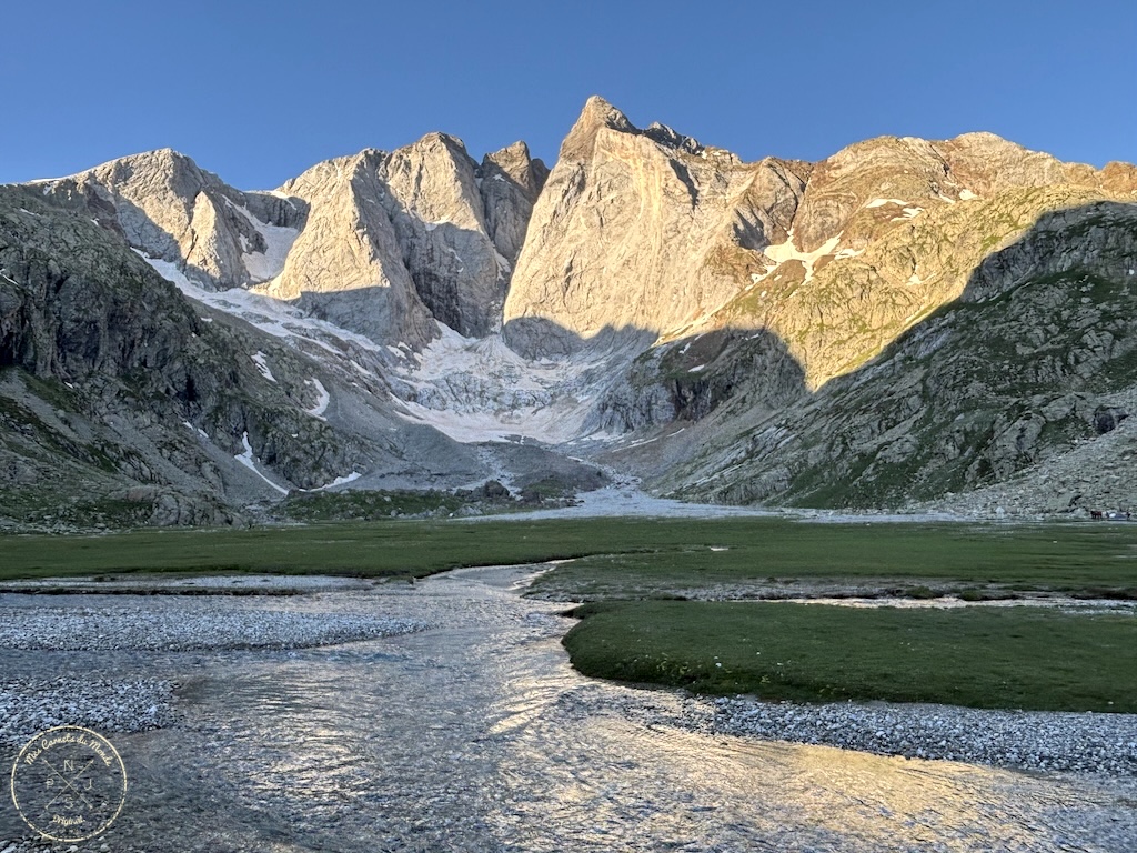 Randonn&eacute;e 5 jours Pyr&eacute;n&eacute;es, Randonn&eacute;e au Vignemale : une boucle originale de 5 jours entre la France et l&rsquo;Espagne – les Pyr&eacute;n&eacute;es Grandeur Nature&nbsp;!