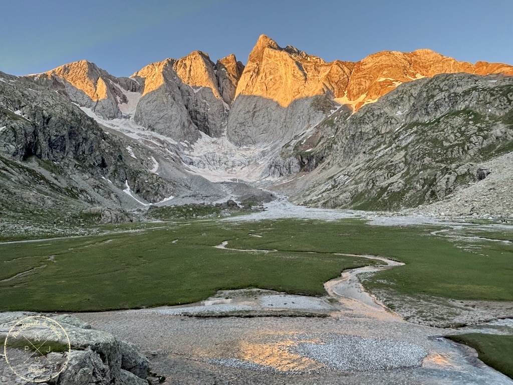 Randonn&eacute;e 5 jours Pyr&eacute;n&eacute;es, Randonn&eacute;e au Vignemale : une boucle originale de 5 jours entre la France et l&rsquo;Espagne – les Pyr&eacute;n&eacute;es Grandeur Nature&nbsp;!