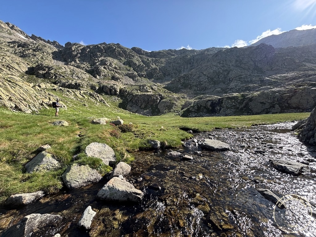Randonn&eacute;e 5 jours Pyr&eacute;n&eacute;es, Randonn&eacute;e au Vignemale : une boucle originale de 5 jours entre la France et l&rsquo;Espagne – les Pyr&eacute;n&eacute;es Grandeur Nature&nbsp;!
