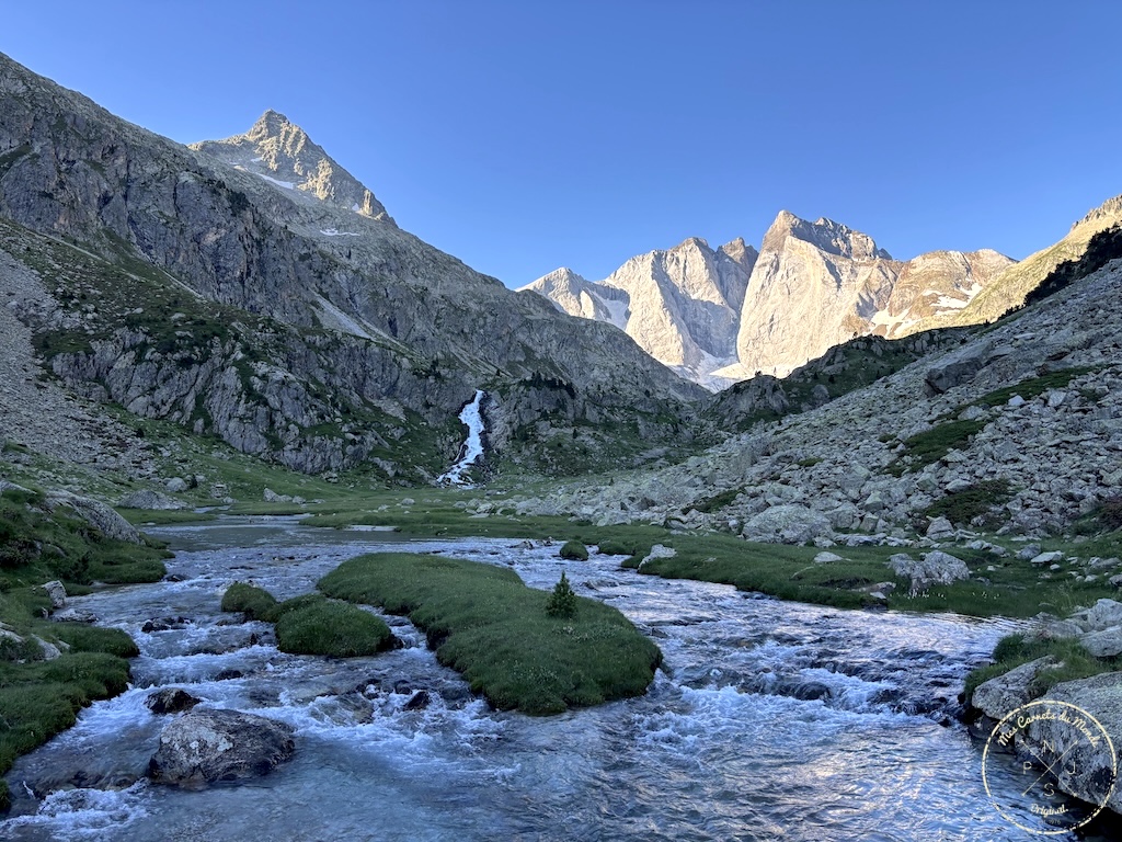 Randonn&eacute;e 5 jours Pyr&eacute;n&eacute;es, Randonn&eacute;e au Vignemale : une boucle originale de 5 jours entre la France et l&rsquo;Espagne – les Pyr&eacute;n&eacute;es Grandeur Nature&nbsp;!