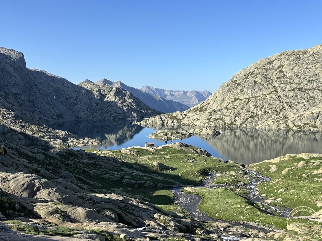 Randonn&eacute;e 5 jours Pyr&eacute;n&eacute;es, Randonn&eacute;e au Vignemale : une boucle originale de 5 jours entre la France et l&rsquo;Espagne – les Pyr&eacute;n&eacute;es Grandeur Nature&nbsp;!